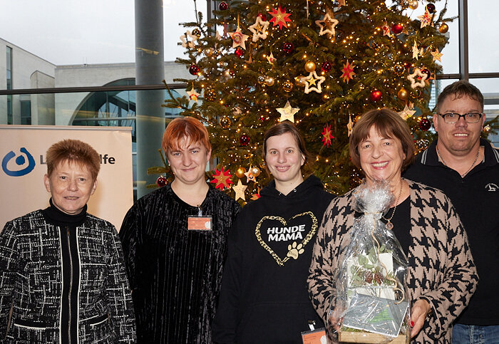 Weihnachtsbaum der Lebenshilfe im Bundestag 2024.